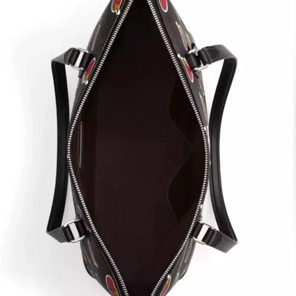 🔥🎁NWT! Coach Gallery Tote Bag with Heart Bolt Print Black Multi Msrp:$378.00 - Picture 5 of 7